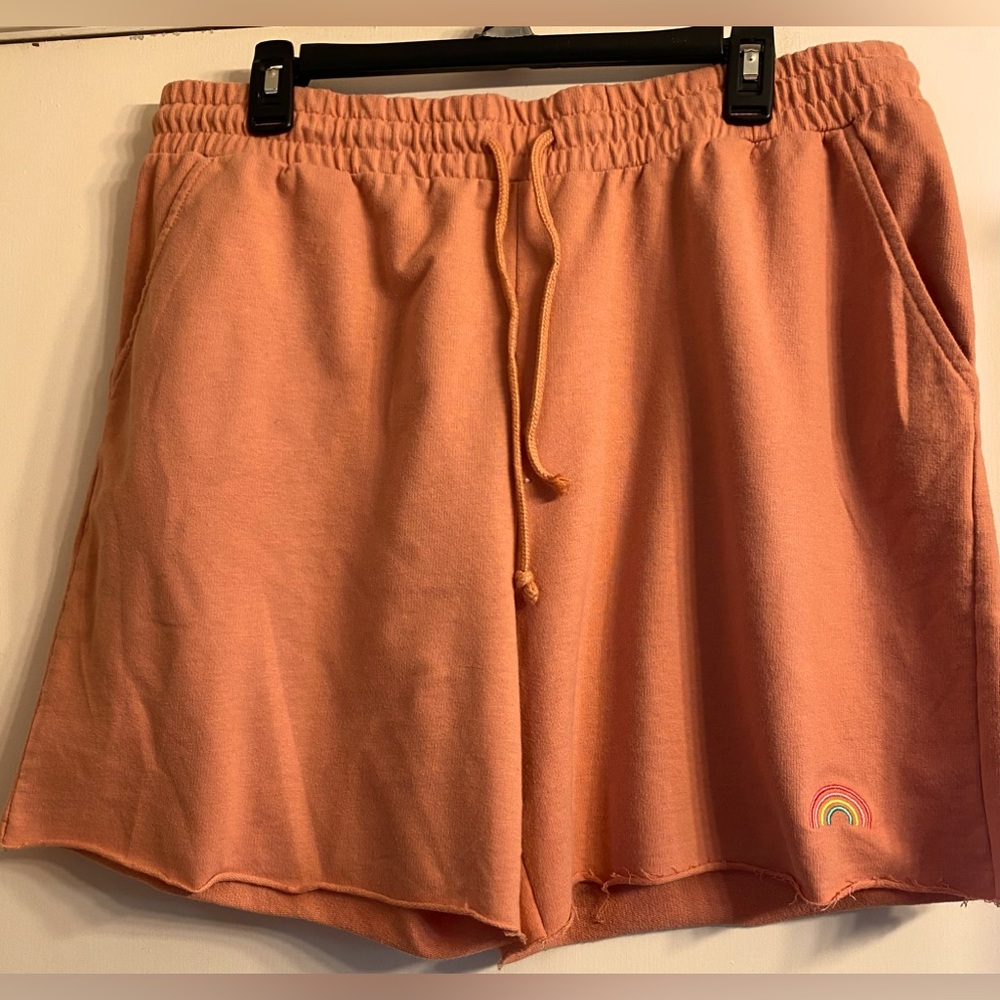 Womens No Boundaries Casual Rainbow Shorts Sz XXL but it runs small. Peach color